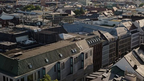Real time pan shot of Munich centre 動画素材 129581001