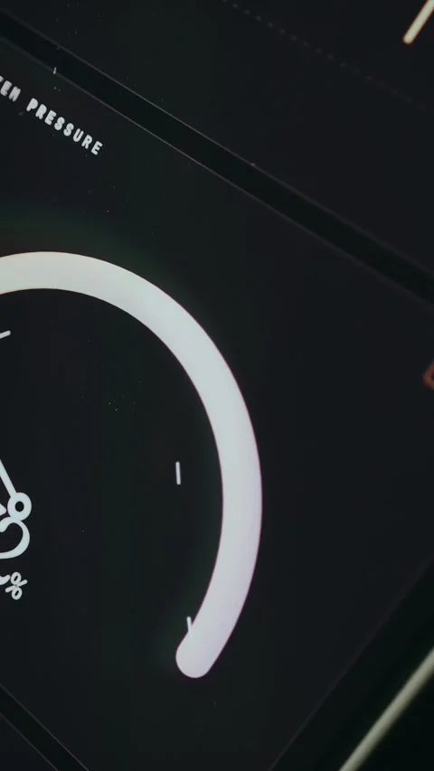 Real-time pressure indicator with a 72 percent value Stockbeeldmateriaal 334438259