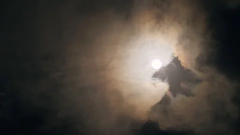 A real time shot of clouds moving slowly across a full moon. Stock Footage 118415181