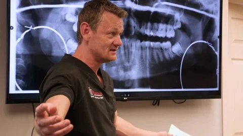 Real time shot of dentist explaining to class Video stock 127001074