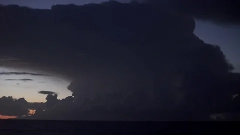 Real time Thunderstorm lightning flashes Vídeos de archivo 74294292