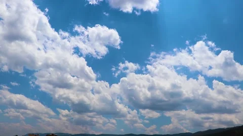 Real time time lapse of cloud changes in HD video Stock Footage 304228452