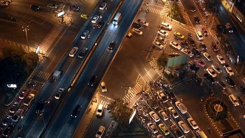 Real time top view shot of night traffic at Bangkok, Thailand. Downtown Stockbeeldmateriaal 125501664