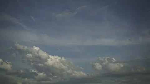 Real Time video of Blue Sky with fluffy clouds in 4K Video stock 90013641