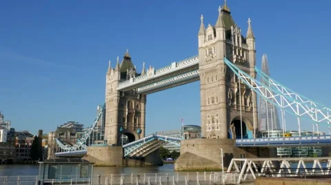 Real Time video of Tower Bridge opening. Stock Footage 55889199