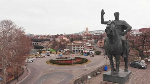 Real time view of giant king statue with colorful architectural buildings. Ge Stock Footage 149175363