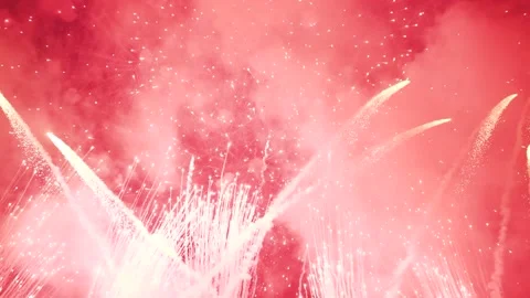 Really fireworks explode in the dark night sky. 스톡 동영상 220304176