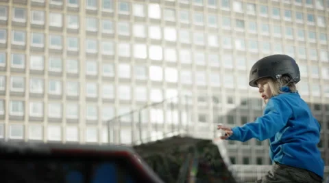 Really young boy skating Video stock 61750737