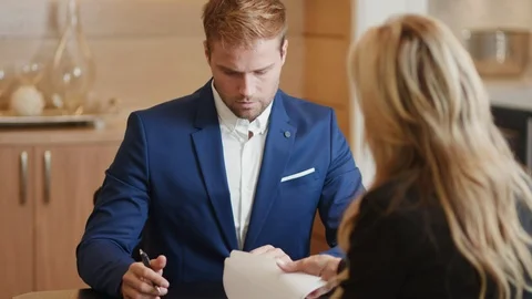 Realtor and Wealthy clinet making a deal at open house. Stock Footage 101607919
