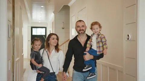 Realtor and Wealthy clinet making a deal at open house. Stock Footage 101620421
