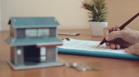 Realtor signing contract Stock Footage 65038176