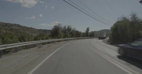 Rear driving plate - Highway 150 at Anlauf Canyon, Ojai Vídeo Stock 294701931