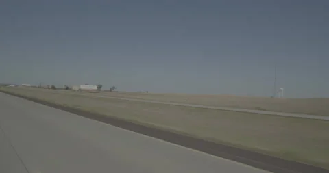 Rear left driving plate - Highway 90 at Mile 335 Davison County Vídeos de archivo 290814734