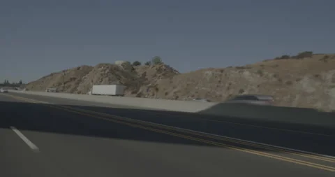 Rear left driving plate - Highway 14 at Sierra Highway, Santa Clarita Vídeo Stock 293684632