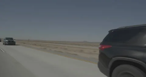 Rear left driving plate - Highway 58 at Highway 395, Kramer Junction Vídeo Stock 293725604