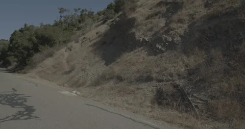 Rear left driving plate - San Luis Bay Drive at Castro Canyon, Avila Beach Vidéo 294783033