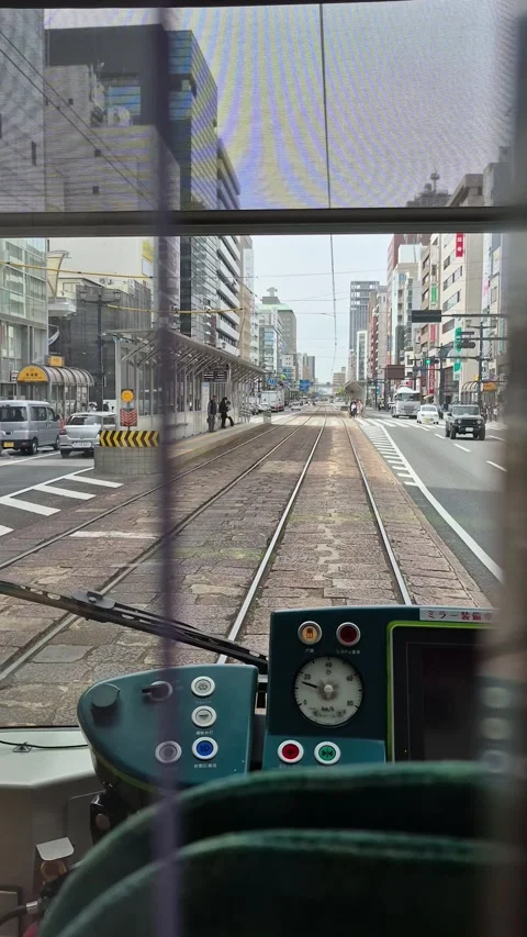 Rear point of view from inside a Hiroshima streetcar Vidéo 338314402