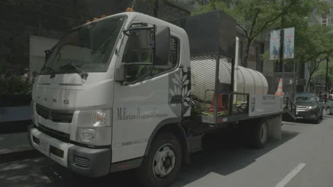 Rear right driving plate - North Michigan Avenue at West Grand Avenue, Chicago 스톡 동영상 254892992