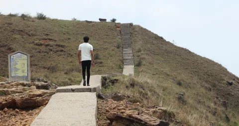 Rear view Man on hill Видео 335397798