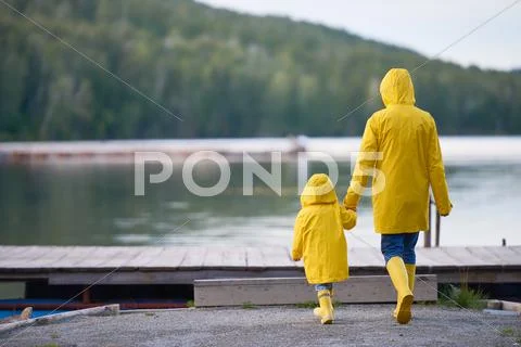 Rear view of mother walking on the beach with her daughter Stock Photos