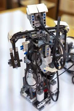 Rear view of a programmable children's robot assembled from designer Foto stock