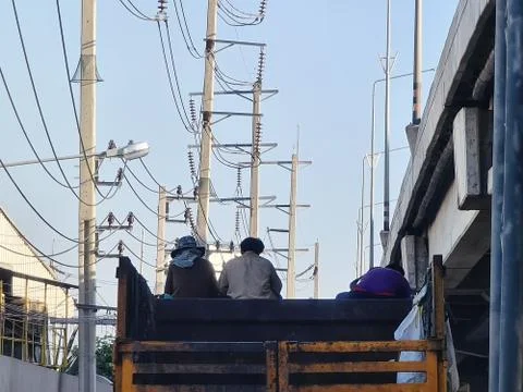 Rear View of Unrecognizable Workers Sitting on Garbage Truck Foto stock