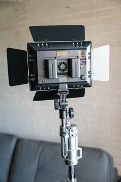 Rear view of a video lighting panel mounted on a tripod. LED flashlight Foto stock