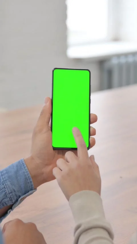 Rear View of Young People Using Phone with Green Screen, vertical video Vidéo 325698131
