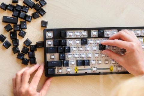 Reassembling Cleaned Computer Keyboard by Reinstalling Removed Keys 库存照片
