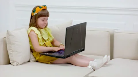 Rebecque looking at laptop Stock-Footage 158007740