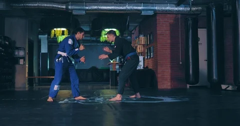 Receptions Jiu Jitsu, coups. Testing techniques by athletes in a kimono. Fight Stock Footage 121013481