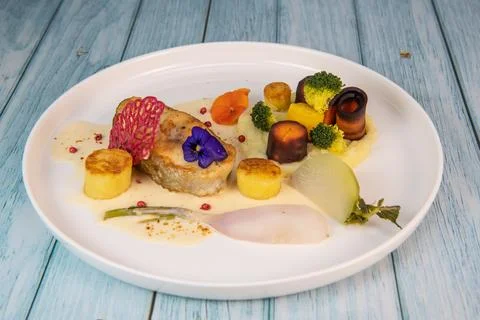 Recipe of cod steak, mashed potatoes and its farandole of vegetables, parsnip 스톡 사진