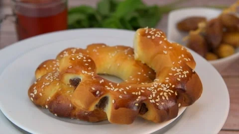 Recipe Maarouk of Aleppo, soft brioche with date paste Stock Footage 240610350