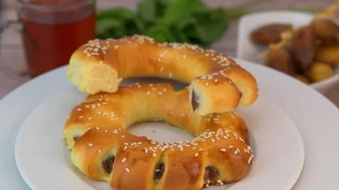 Recipe Maarouk of Aleppo, soft brioche with date paste Stock Footage 241210121
