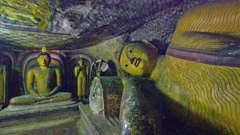 RECLINING BUDDHA DAMBULLA CAVE TEMPLE SRI LANKA Stock-Footage 83438573