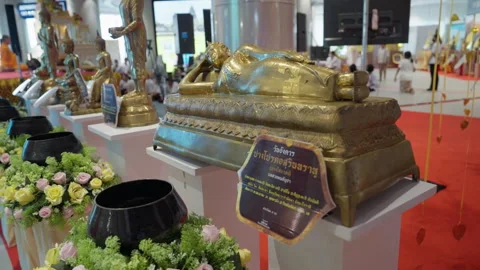 Reclining Small Buddha Statue Lying On Side, Thai Students Sit In Background Stock-Footage 249974922