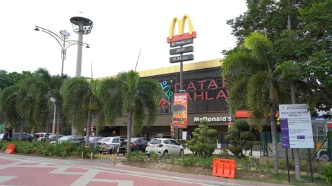 Recognizable McDonalds Restaurant in Malacca 스톡 동영상 111635443