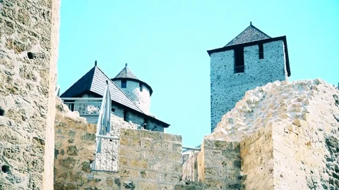 Reconstructed castle from the Middle Ages Vídeo Stock 125073602