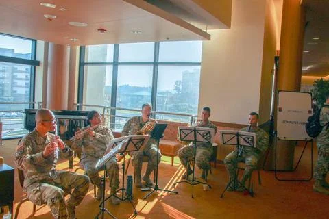 RECORD DATE NOT STATED The 8th Army Band was invited to the 38th Parallel ... Stock Photos