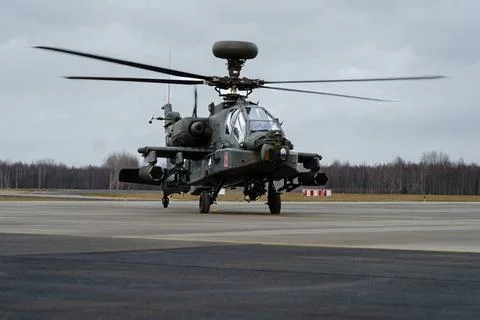 RECORD DATE NOT STATED An AH-64D Apache Longbow helicopter assigned to 1-3... Foto stock