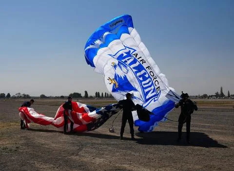 RECORD DATE NOT STATED Air Force Academy Wings of Blue Parachute Team memb... Stock Photos