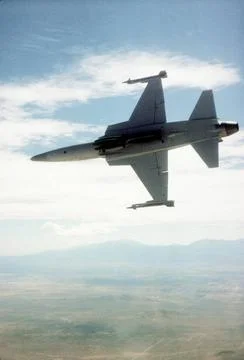 RECORD DATE NOT STATED An air-to-air underside view of a Northrop F-20 Tig... Foto stock