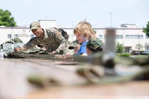 RECORD DATE NOT STATED Airman 1st Class Izaiah Dillion, 374th Logistics Re... Foto stock