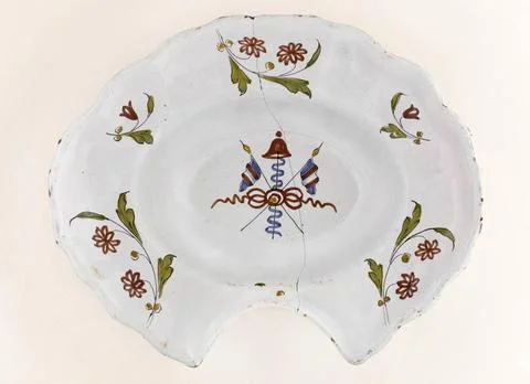 RECORD DATE NOT STATED  Anonymous. Flag beard dish. Earthenware. ?. Paris,... Stock-Fotos
