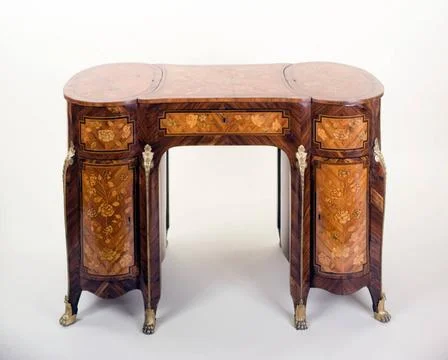 RECORD DATE NOT STATED  Anonymous. ChÃªne and walnut toilet with two oval . Photos