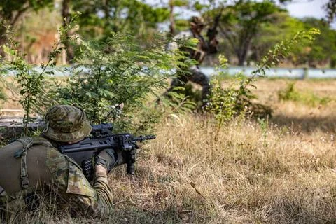 RECORD DATE NOT STATED  An Australian Solider and a U.S. Marine, conducts ... Stock Photos