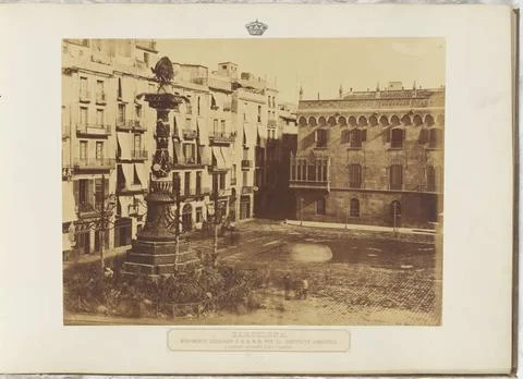 RECORD DATE NOT STATED Barcelona. Monumento dedicado a sus Majestades por ... Stock Photos