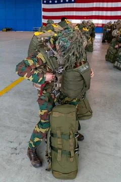 RECORD DATE NOT STATED A Belgian Paratrooper assigned to the 2nd Commando ... Foto stock