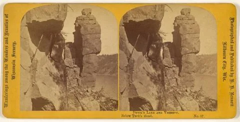 RECORD DATE NOT STATED Below Turk s Head. Devil s Lake, Wisconsin. Henry H... Stock Photos