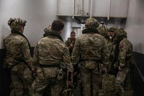RECORD DATE NOT STATED  British Royal Marine Sgt. Jack Warwick talks to hi... Stock Photos
